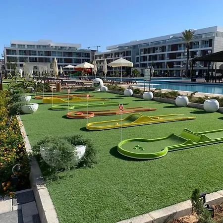 Courtyard Long Beach شقة *