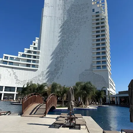 شقة Grand Sapphire Casino & 24 Iskele *